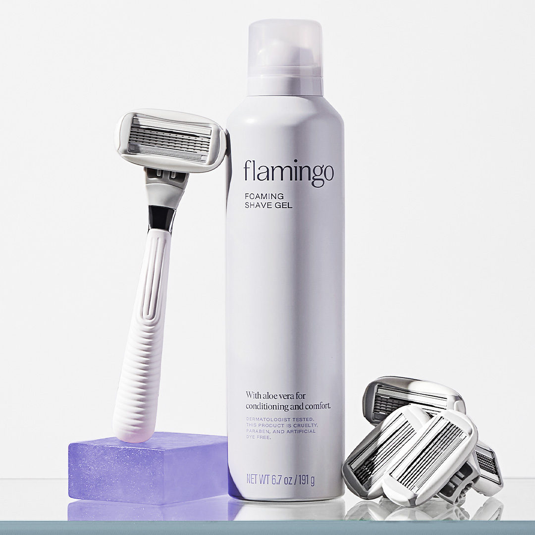 meetflamingo's tweet photo. First family photo with the new arrival 🥲 
Get a Starter Set with our new Polished Chrome razor for just $11 when you subscribe at https://t.co/QPE8QWwr0Z ! https://t.co/LvKf3jil2q