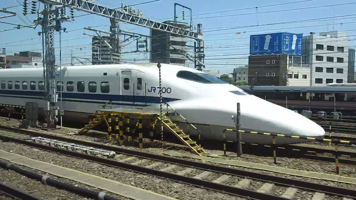 DanSpotter86's tweet photo. Here's a shot of JR 700 Series sitting pretty in a depot somewhere on the Tokyo to Kyoto line with another UID passenger in the background on 14th May 2018. #jrwest #jreast #700series #jr700 #japanesetrains #shinkansen https://t.co/mo0fL3Vd7P