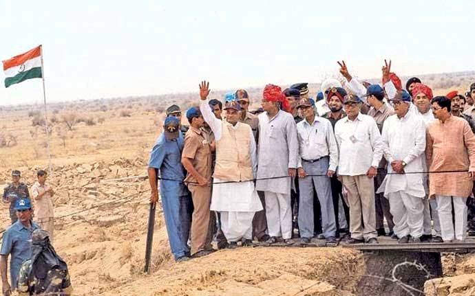 vengurlekarpras's tweet photo. 11 May 1998. Pokharan II. History was made.
in Photo #AtalBihariVajpayee #Abdulkalam #georgeferandes #pramodmahajan #India #nuclear #deterant https://t.co/248N9KZyfp