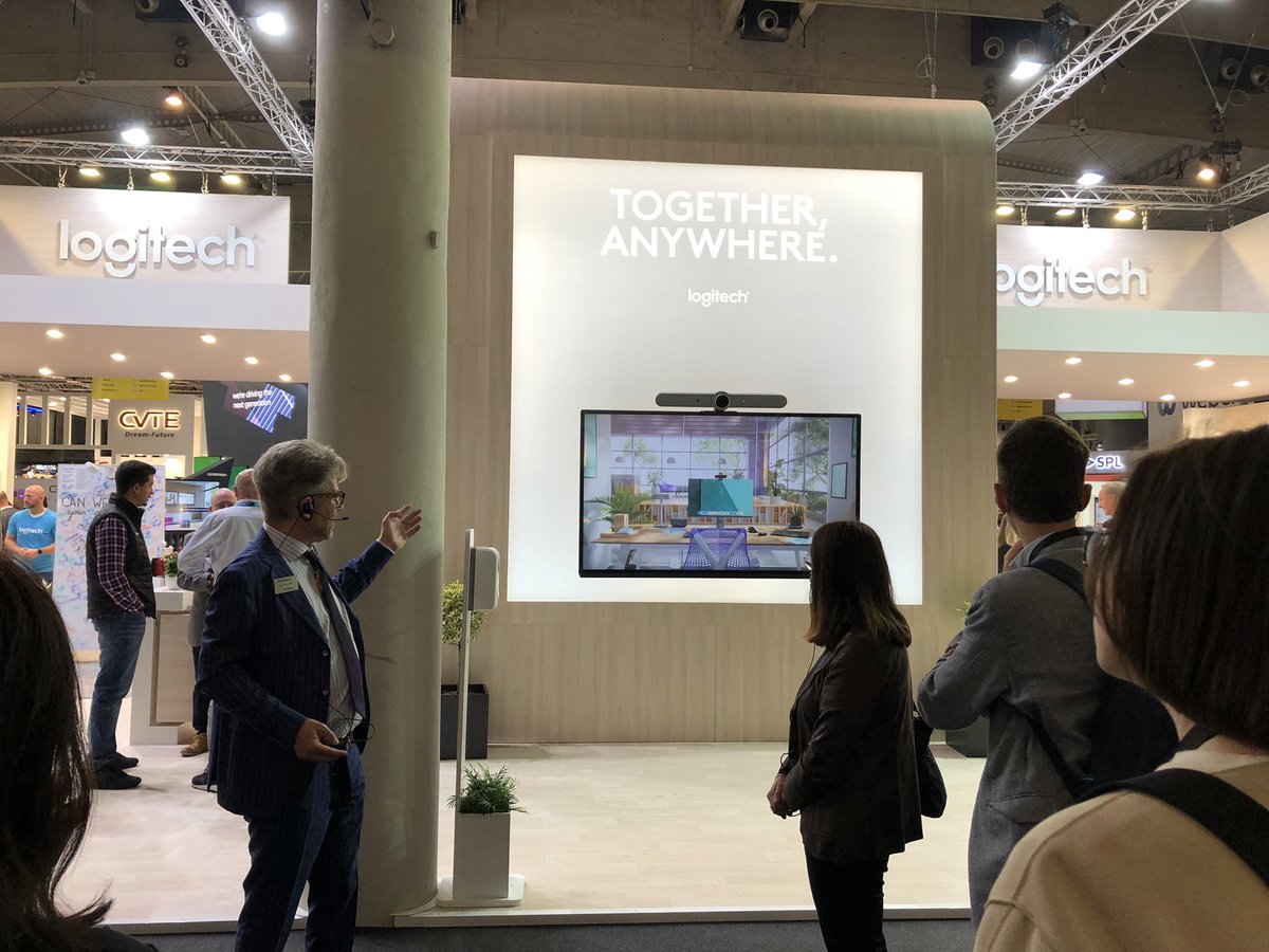 nuriaantoli's tweet image. Enjoying the guided tour organized by @mmora @FomentTreball at
@ISE_show @IOTSWC Premium explanation about what’s new in #techInArquitecture, #techentertainment #techInMuseums #techSounds  #techforbusiness 
I wrote my note on the screen of @MicrosoftES : 😉👍
#ISE2022
#IOTSWC22