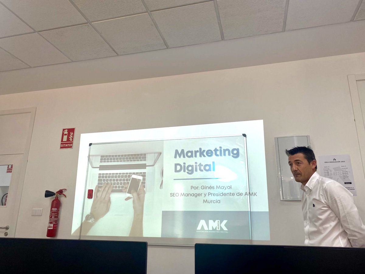 AmkMurcia's tweet photo. 🎓 Jornadas de formación para los alumnos de @cesurformacion ✌️

El presidente de @AmkMurcia, @ginesmayol,  ha impartido un taller sobre #MarketingDigital y las fases de una estrategia digital. https://t.co/S2gQTHZCRB