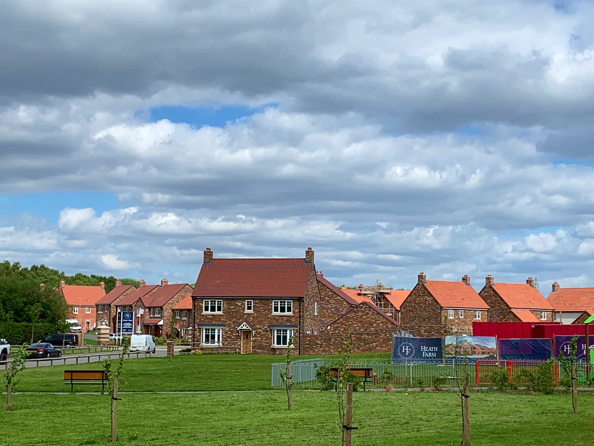 JWilliams_4's tweet photo. Heath Farm looking very striking today 🏘 https://t.co/3exPwYnkyi
