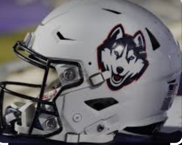 EREEDUS_1's tweet photo. After a great call with @johnmarinelli I am blessed to say I have received my first D1 offer from The University of UConn!  @THECoachKdub @AllenTrieu @Rivals_Clint https://t.co/hXsNIqpCX5