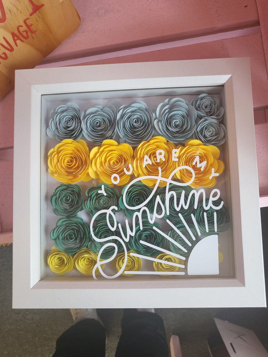 crafts_mc's tweet photo. Lovely handmade flowers in a quality boxframe, with lovely vinyl writing. #boxframe #handmade #smallbusiness #buylocal https://t.co/qsIJWTyle1