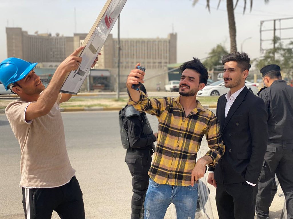 A_rues99's tweet photo. اسبوع اني مفيلهم عن الشمس #تعيين_معاهد_النفط https://t.co/uW4lgxFWT8