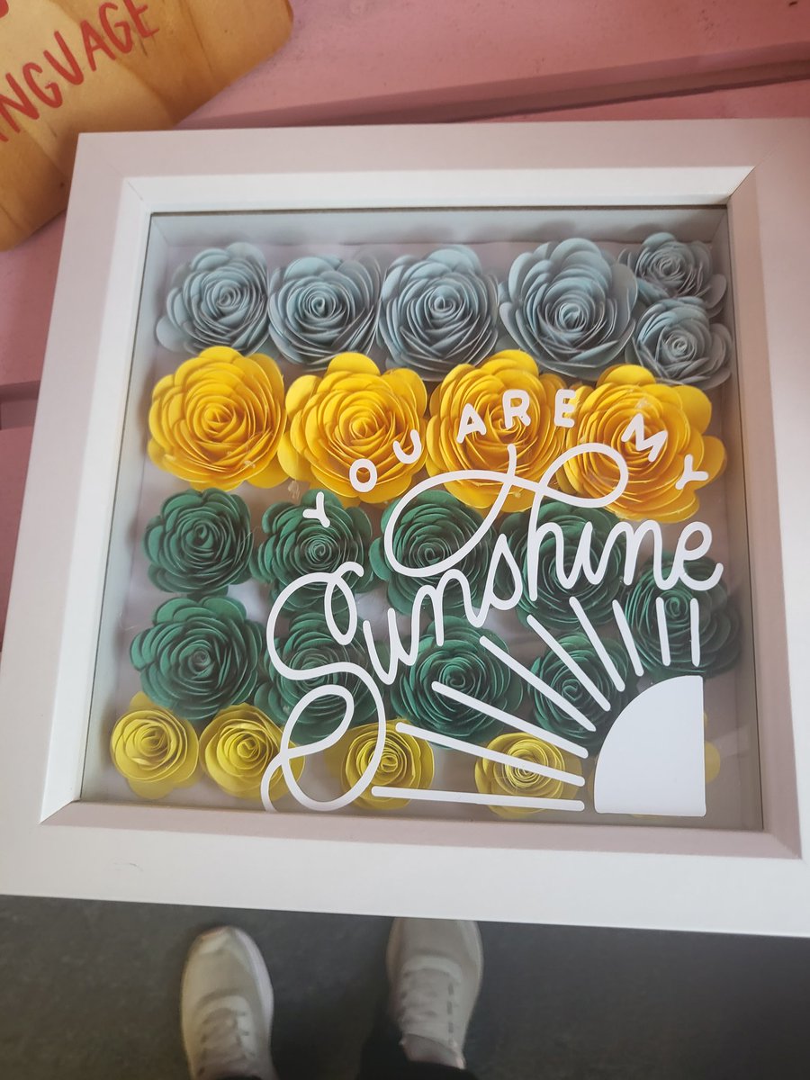 crafts_mc's tweet photo. Lovely handmade flowers in a quality boxframe, with lovely vinyl writing. #boxframe #handmade #smallbusiness #buylocal https://t.co/qsIJWTyle1