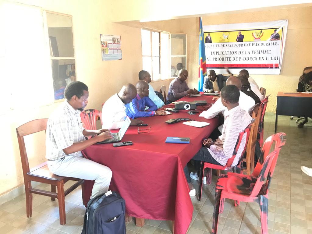 PoleInstitute's tweet photo. 1/3 Après la rencontre avec la coordination provinciale de la Sociv,  les membres du consortium ont travaillé avec l'équipe du @pddrcs tours dans l'optique de présenter aux parties prenantes  les objectifs du projet. @LUnionEuropenne @InterpeaceTweet https://t.co/0tkKQ7ysKe