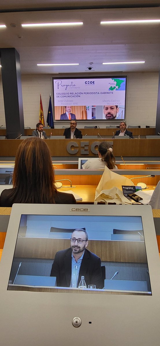 Sandrabbr's tweet photo. Turno para el coloquio relación Periodista- Gabinete de Comunicación con @albertoestevezl y @jzuloaga #ProyectoTerritorioCEOE @CEOE_ES @ceoetenerife https://t.co/qSMzDThxsN
