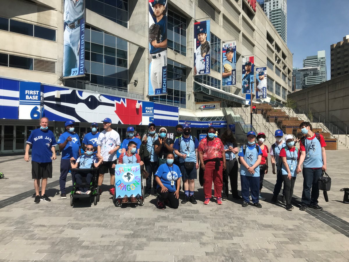 DrewrySs's tweet photo. Students from Drewry SS participated in their first field trip in two years #tdsb #mapleleafs @DomenicGiorgi @LC2_TDSB https://t.co/EH6XZvm3Lg