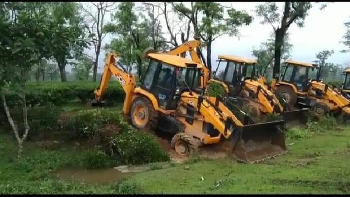deb_avirup's tweet photo. FeelingSad For TheTea Gardens Workers Of Dolu
Nature Fails Infornt Of Development
Make The Airport To Any Other Place It's Not Only My Request It's Our Request &amp; Responsibility To Save The Nature🙏Must share
@dccachar @himantabiswa @PMOIndia @narendramodi @CMOfficeAssam @AgriGoI https://t.co/30PsaW40Tx