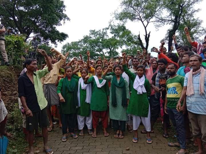 deb_avirup's tweet photo. FeelingSad For TheTea Gardens Workers Of Dolu
Nature Fails Infornt Of Development
Make The Airport To Any Other Place It's Not Only My Request It's Our Request &amp; Responsibility To Save The Nature🙏Must share
@dccachar @himantabiswa @PMOIndia @narendramodi @CMOfficeAssam @AgriGoI https://t.co/30PsaW40Tx