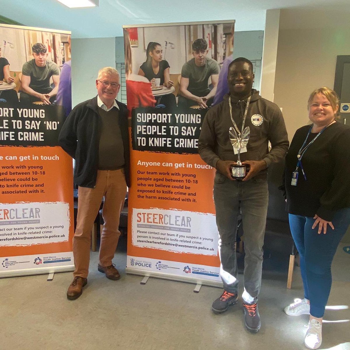 WestMerciaPCC's tweet image. The #Steerclear project that educates young people on the dangers of #knifecrime is being extended into #Herefordshire.

By tackling crime at the earliest stage we can help to prevent harm in our #communities further down the line. 

Find out more⬇️
westmercia-pcc.gov.uk/steering-clear…