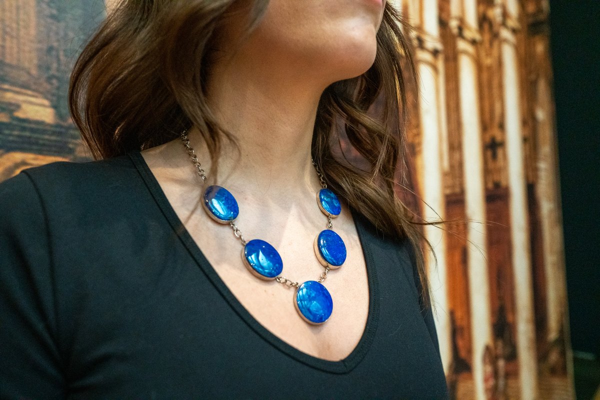 StlArtMuseum's tweet photo. Your outfit isn’t really complete without a statement necklace 🤩  

Stop by our Museum’s shop and get yourself a one-of-a-kind precious stone necklace inspired by our exhibition #PaintingsOnStone. #SLAMShop #STLArtMuseum https://t.co/zRSWIHXUYe