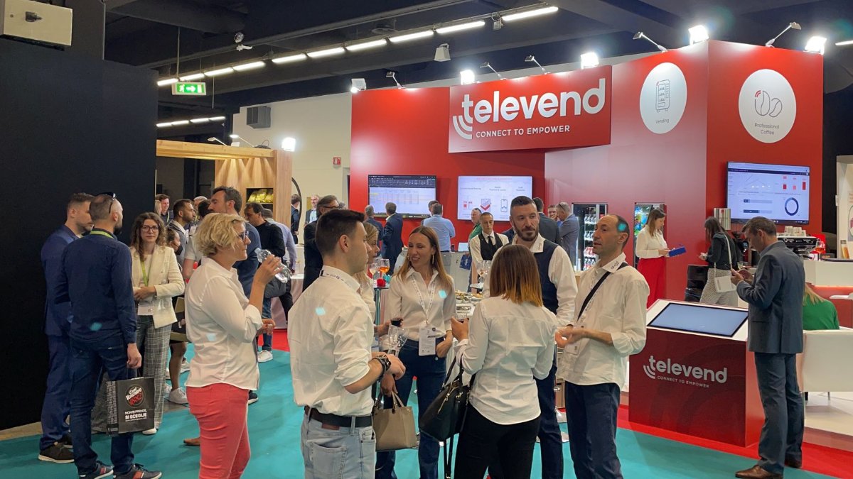 TelevendVending's tweet photo. It’s cocktail o’clock at @Venditalia! We are happy to share a few drinks with our customers and enjoy their company. Cheers to future business success! 🍸🎉   
#TheFutureofAutomatedRetail https://t.co/oIPw3AEgqU