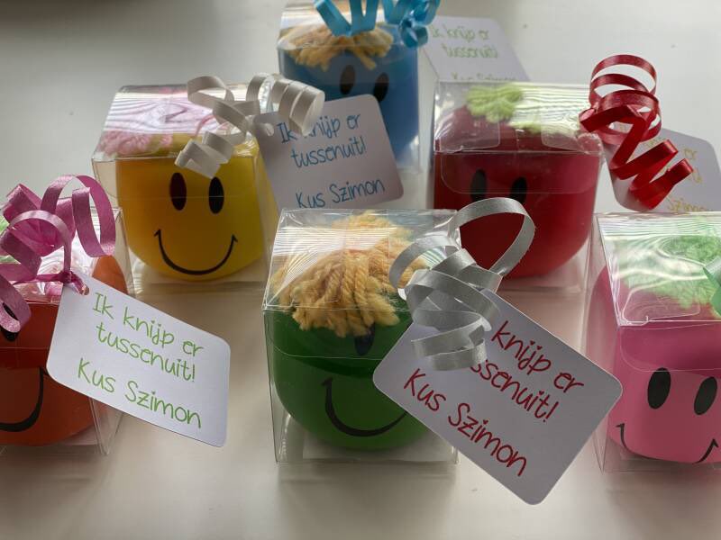 xBiancaa26's tweet photo. ~ Traktaties 🎁 ~

Wat een onverwachte drukke dag hebben we achter de rug! Veel leuke bestellingen mogen maken. 🎁🥳

Trakteren is en blijft een feestje! https://t.co/WWGMAtbk1p