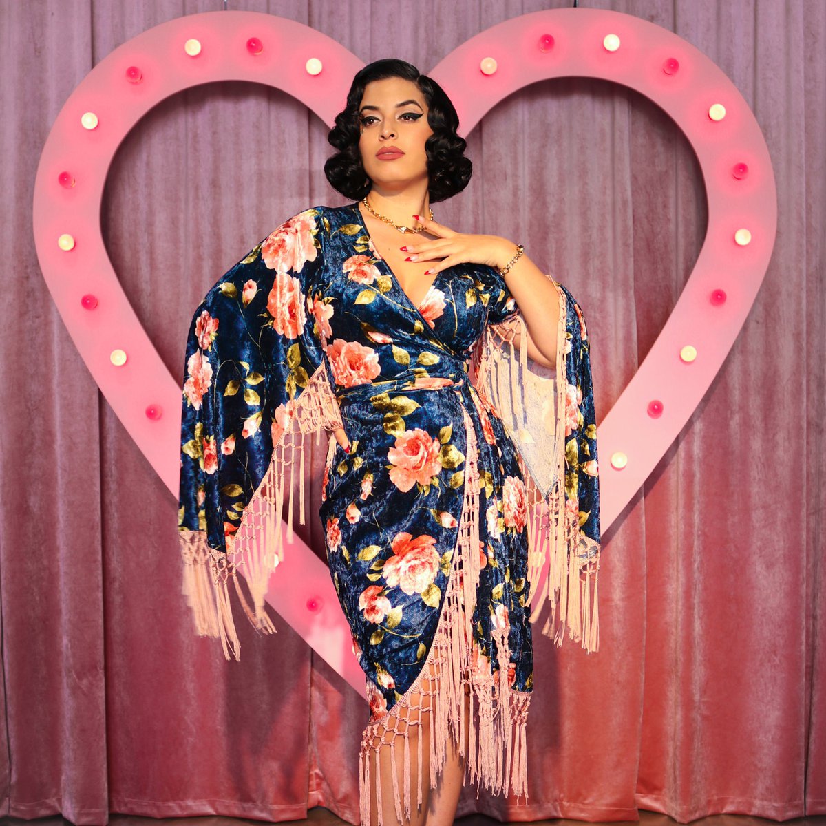 ccphotolv's tweet photo. The Queen @vintagevandal of @vintagevandalizm 💖 at @surethingchapel 💕

Summer Pinup Sessions are here! 💖 May 27th! 💖 Photos by Me (multiple packages available) Hair &amp; Makeup by @edenwalton 🏹💕 at the ever so lovely @sonstudios 🖤 Limited spots available! Let us pin you up!💕 https://t.co/uQzgGX7krt