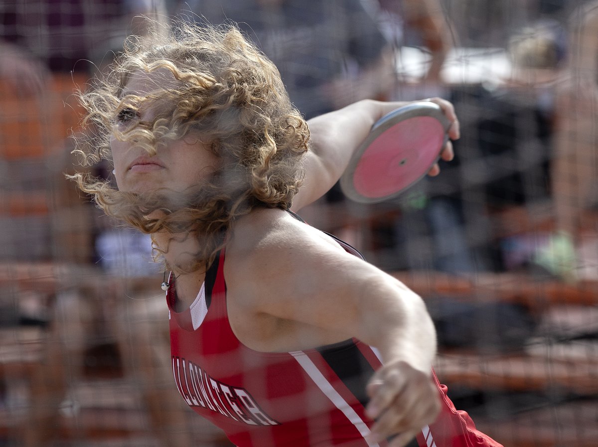 annierice_photo's tweet photo. Shallowater’s Mia Goicoechea competes in the Class 3A discus in the UIL State Track and Field meet, Thursday, May 12, 2022. Goicoechea placed first with 141-5. https://t.co/bQGQrAtlTC