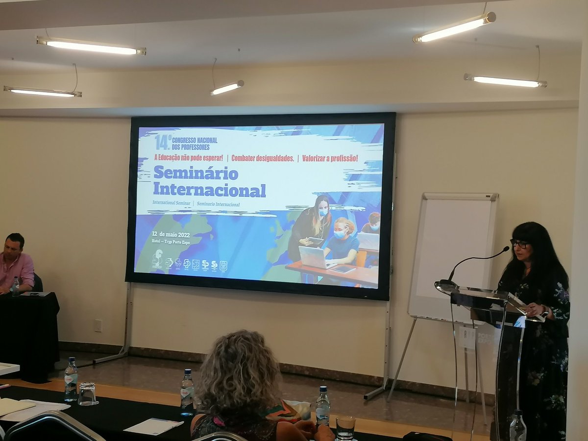 Representando a la <a href="/feccoo/">CCOO Enseñanza</a>, junto a <a href="/nanypizarro/">NPizarro🔻🍉</a>, en el 14 Congreso Nacional dos Professores. "La educación no puede esperar, combatir las desigualdades, valorar la profesión"