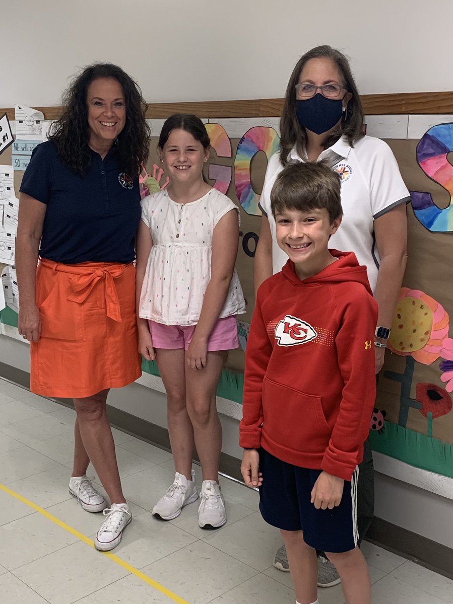 These student leaders got the chance to host some special visitors at Belinder this morning!  Great to see you <a href="/DrMJHubb/">Dr. Michelle Hubbard</a> <a href="/sincpack/">Mary Sinclair</a> thanks for all you do support our school! <a href="/theSMSD/">SM School District</a>