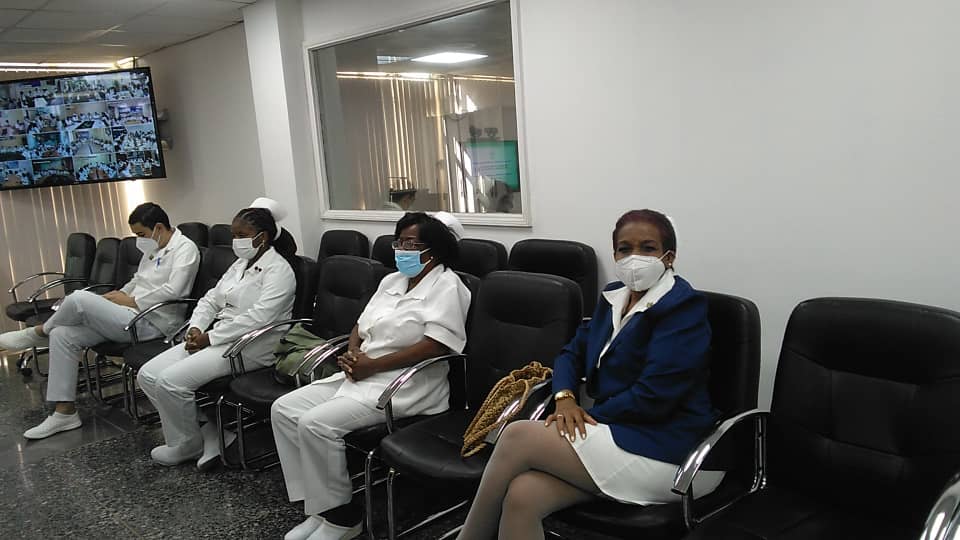 MINSAPCuba's tweet photo. El Titular de Salud, @japortalmiranda, se sumó a los reconocimientos realizados al personal de enfermería del país. Destacó la labor desempeñada en el enfrentamiento a la #COVID19 y la importancia del trabajo de los enfermeros y enfermeras en el Sistema Nacional de Salud. https://t.co/ZAvLu153WY