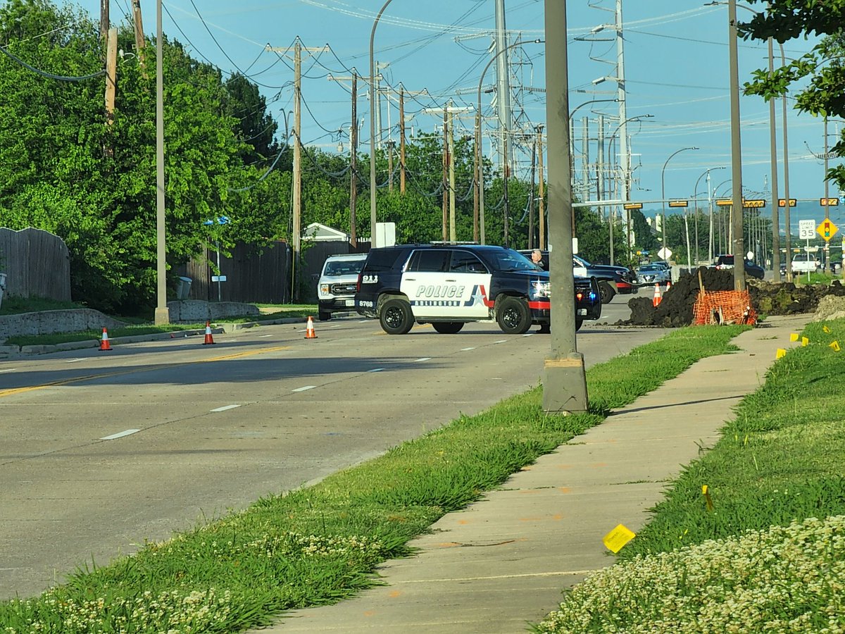 pushasweets's tweet image. FIBER!!!!! I'm so excited to be getting @ATT fiber in my neighborhood. Block the street all week. Idc!!! This makes me so happy!!!!! 💃🏾💃🏾💃🏾💃🏾💃🏾