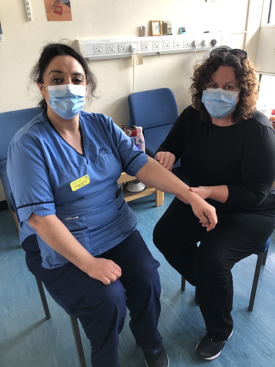 The amazing Becky providing some care for the GRI Ortho nurses on IND #IND2022 #VoiceToLead #BestOfNursing #NursesDay #Nurses2022 <a href="/katiehigson/">Katie Higson 💙🌈</a> <a href="/smlmyers/">patricia myers</a> <a href="/MariaBoothroyd/">Maria Boothroyd</a> <a href="/GriOrtho/">Ortho-GRI</a>