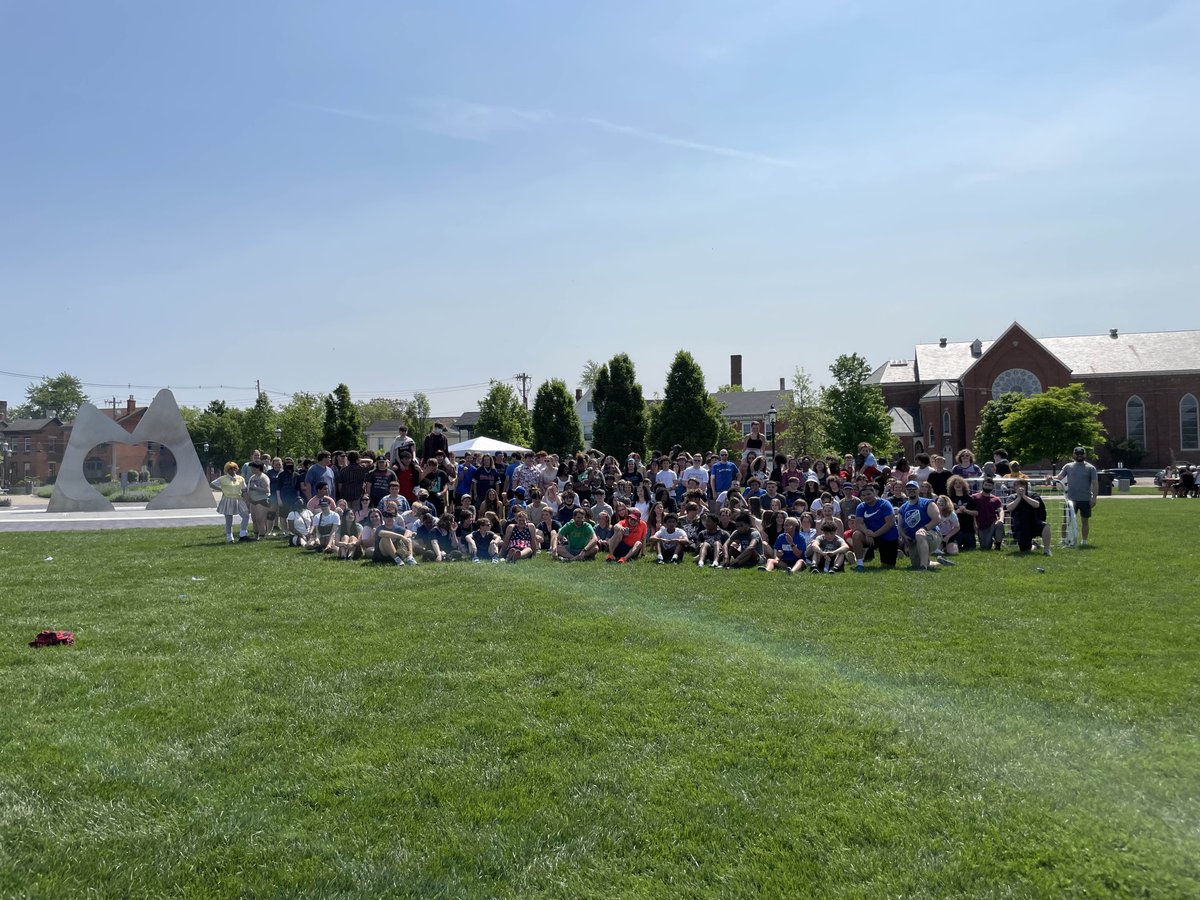 HamiltonOh's tweet photo. Right now in Marcum Park students from Hamilton Freshman Campus are celebrating academic success with a day at the park! In order to come out for the event students had to be on track for graduation as well as have a good attendance and disciplinary record. @Hamilton_CSD https://t.co/ByA3ElmpMr