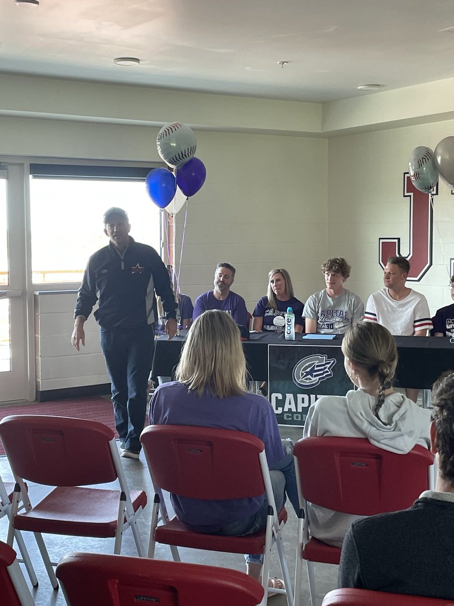 More 📸s from today's collegiate signing of Julian McCann 🎉

Johnstown HS ➡️ Capital U