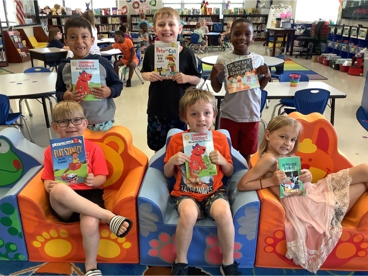 primaryrams's tweet photo. Thank you to the Paragould Rotary Club from Ms. Flanery’s class! We love our new books!#littlerams https://t.co/fUs04gQr5k