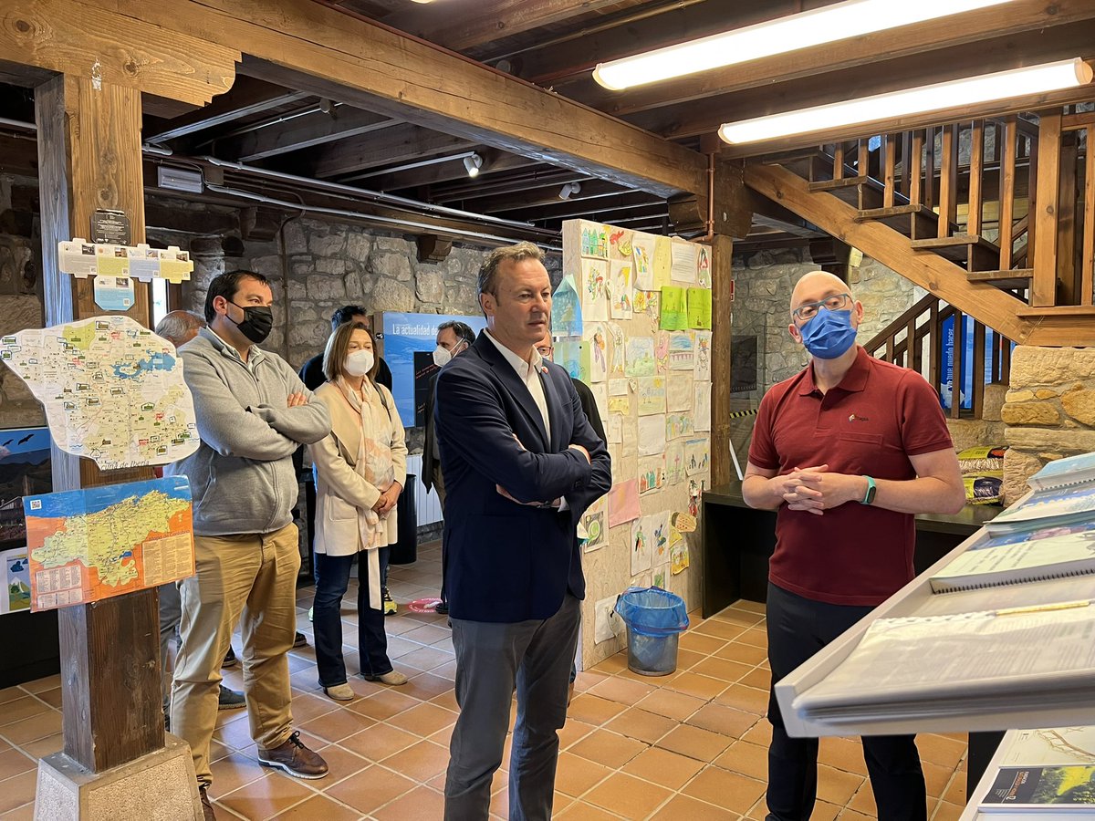 cantabriaes's tweet photo. ✅ @GuillermOngayo destaca el papel de los centros de interpretación en la conservación de la naturaleza y la lucha contra el despoblamiento
🌳 El consejero anima en #Corconte a realizar actividades en la naturaleza desde la concienciación ambiental
ℹ️➡️ https://t.co/AWCkhftdgl https://t.co/354vhptYjk