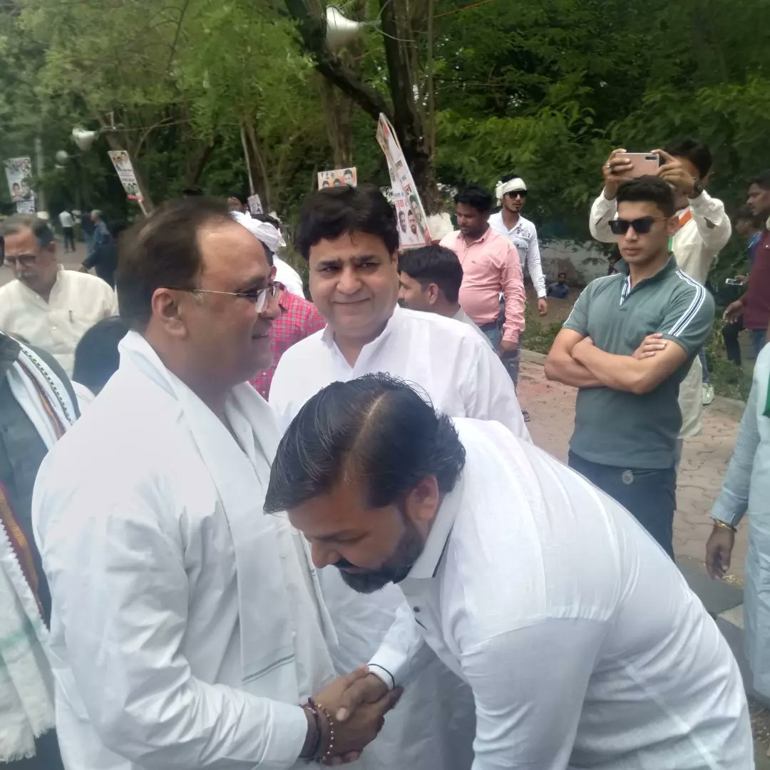 JitendraSGIYC's tweet photo. आज भोपाल में युवा कांग्रेस के हल्ला बोल "युवा शंखनाद" आंदोलन के दौरान पूर्व नेता प्रतिपक्ष आदरणीय @ASinghINC जी, पूर्व प्रदेश कांग्रेस अध्यक्ष आदरणीय @MPArunYadav जी, एवम् नेता प्रतिपक्ष आदरणीय @GovindSinghDr जी से सौजन्य भेंट हुई।। https://t.co/Rzean1E9Z0