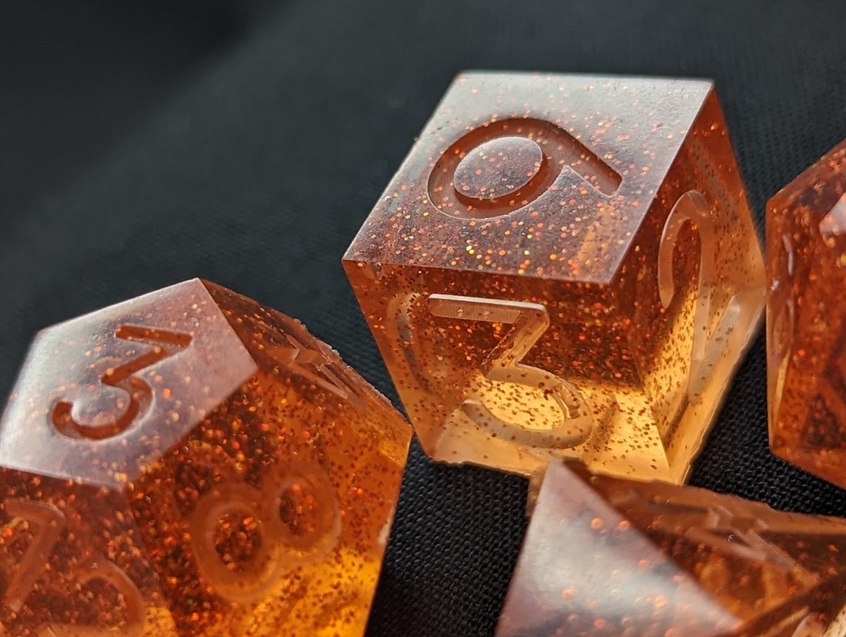 FishMakesDice's tweet photo. Pull of the day! They remind me of fire and cinnamon candy all at once. <3

#handmadedice #dice #dicemaker #ttrpg #dnd #dungeonsanddragons #diceset #dnddice #resin #resinart #mathrocks #orange #glitter #dicegoblin https://t.co/N8nEEbPs1H