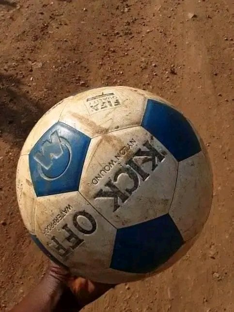 TbangTshabalala's tweet photo. Devil ball that made me quit playing soccer ⚽ it was a corner kick trying to score with an header.. kwacima ibani 😭 https://t.co/hI2aqweTsS