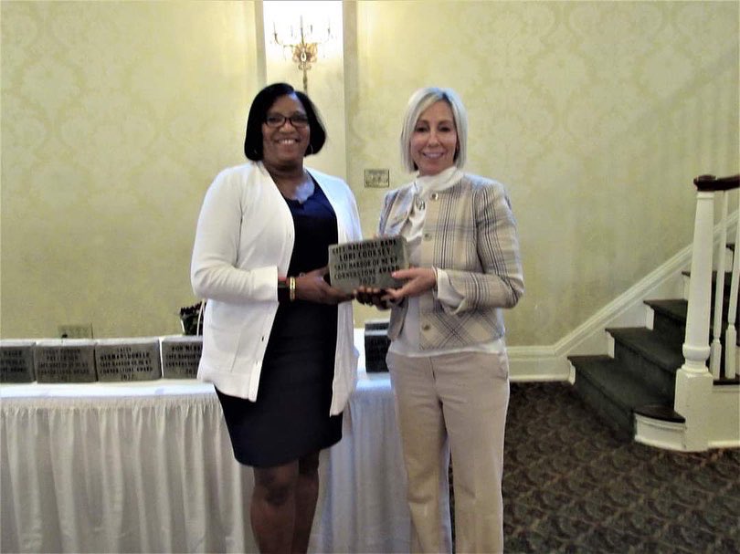 BankAtCity's tweet photo. We are proud to share that Lori Cooksey, KY District Manager, was recently presented with the Safe Harbor Cornerstone Award. Safe Harbor is a domestic violence and outreach facility that assists victims across Boyd, Greenup, Carter, Elliott and Lawrence counties in Kentucky. https://t.co/PtIfE12nnO