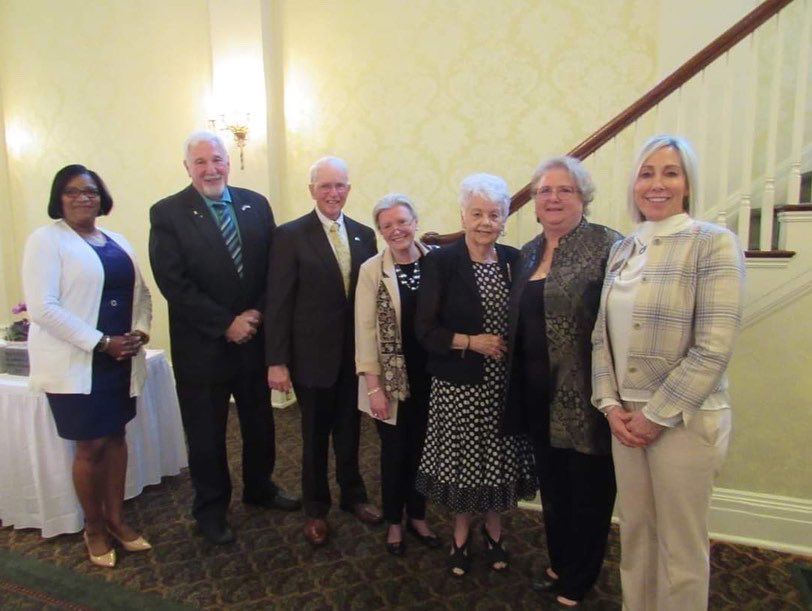 BankAtCity's tweet photo. We are proud to share that Lori Cooksey, KY District Manager, was recently presented with the Safe Harbor Cornerstone Award. Safe Harbor is a domestic violence and outreach facility that assists victims across Boyd, Greenup, Carter, Elliott and Lawrence counties in Kentucky. https://t.co/PtIfE12nnO