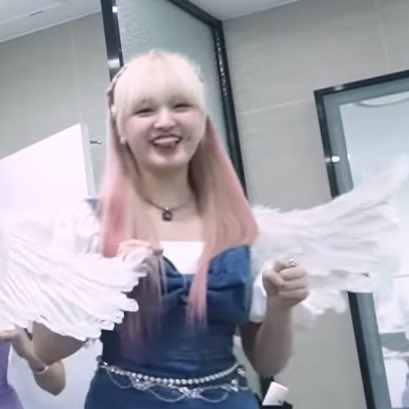 lizlowq's tweet photo. an angel has appeared https://t.co/HaJOQxe6vX