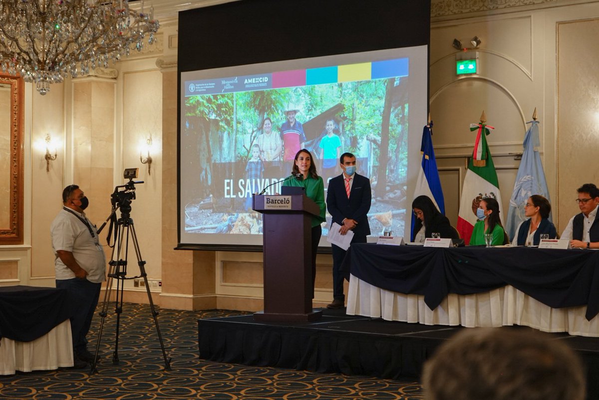 AgenciaEsco's tweet photo. El día de ayer @FAOElSalvador y @AMEXCID presentaron los avances y resultados del Programa “Mesoamérica sin Hambre: marcos institucionales más efectivos para mejorar la Agricultura Familiar y la Seguridad Alimentaria y Nutricional” ejecutado en 15 municipios del corredor seco. https://t.co/iqJIu7QiuE