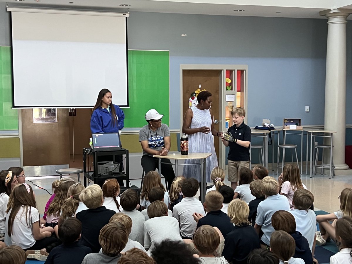 JoeMills9's tweet photo. 4th Grade welcoming the 3rd Graders to Intermediate School @BrkstoneCougars #MovingUp #BrookstoneIS #BrookstoneLS https://t.co/Du8nITfZjc