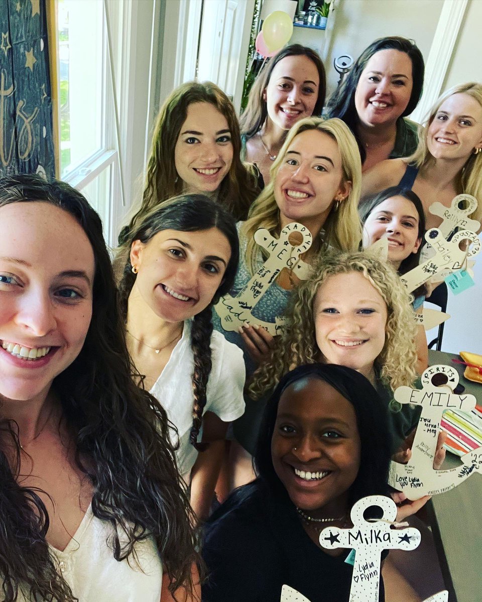 AquinasDance's tweet photo. We 💙 new annual traditions! Sr Brunch at Coach Tara’s! TY to THE 21/22 Seniors for making this szn truly the “Best 1 Yet.” You’ve guided us. Your impact like waves building on those that came before you. This will always be your home. Anchors away! #STADTB1Y ⚓️🌟 https://t.co/OBEZ6DI1KP