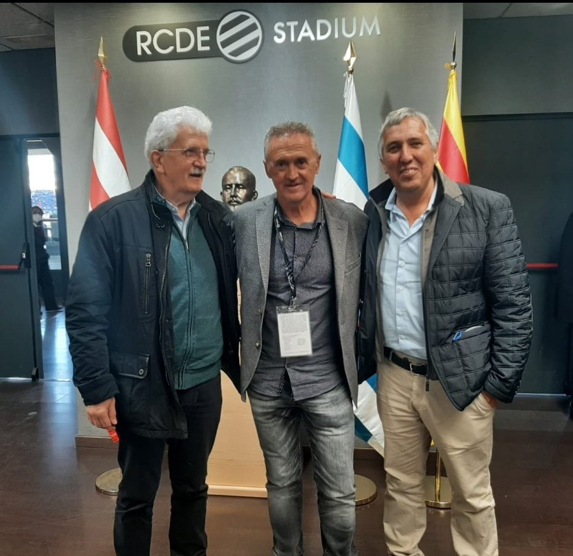 MateosPoch's tweet image. Pep Boada, ara al Granada CF, l'únic gironí Dtor Esportiu a 1era Divisió

El d'Amer, va ser jugador del GironaFC en dues etapes

Amb Geli i Alfons Muñoz, signant contracte i de jugador (1983)

Amb el GFC, 91/92

Amb ell i Miquel Duran a la llotja del RCDE

Sentiment Gironí
🤍❤️⚽