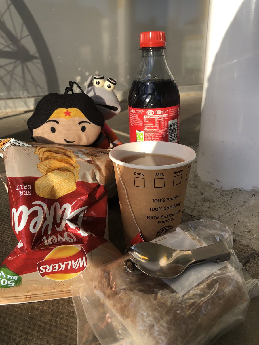 Sunniethehoob's tweet photo. Showing Lizzie how we live the dream. BP servo, Thame. 57km to arrivee. A40 here we come.
@AudaxUK #diybrevet #rocco @rapha #raphawomen https://t.co/76iFX9ckot