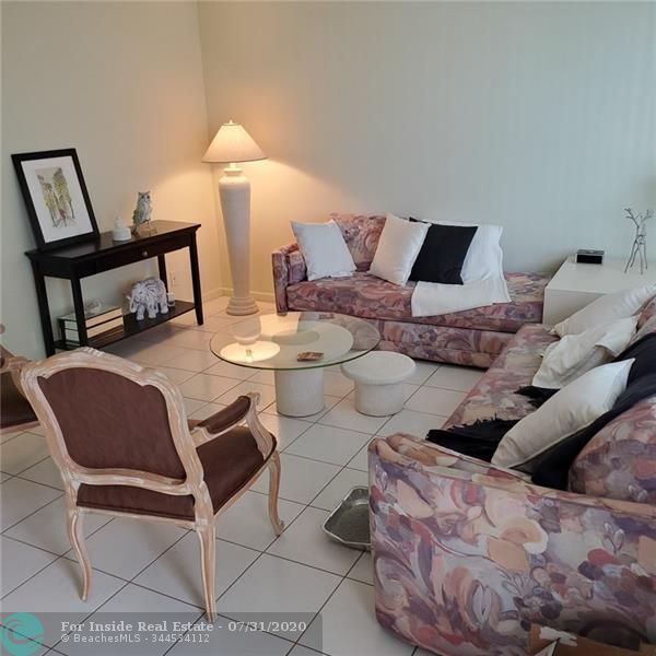 TheGreatAlix's tweet photo. Check out my #listing in #DeerfieldBeach #FL  #realestate #realtor https://t.co/SKzhbOS99c https://t.co/5ubyPwiSqD