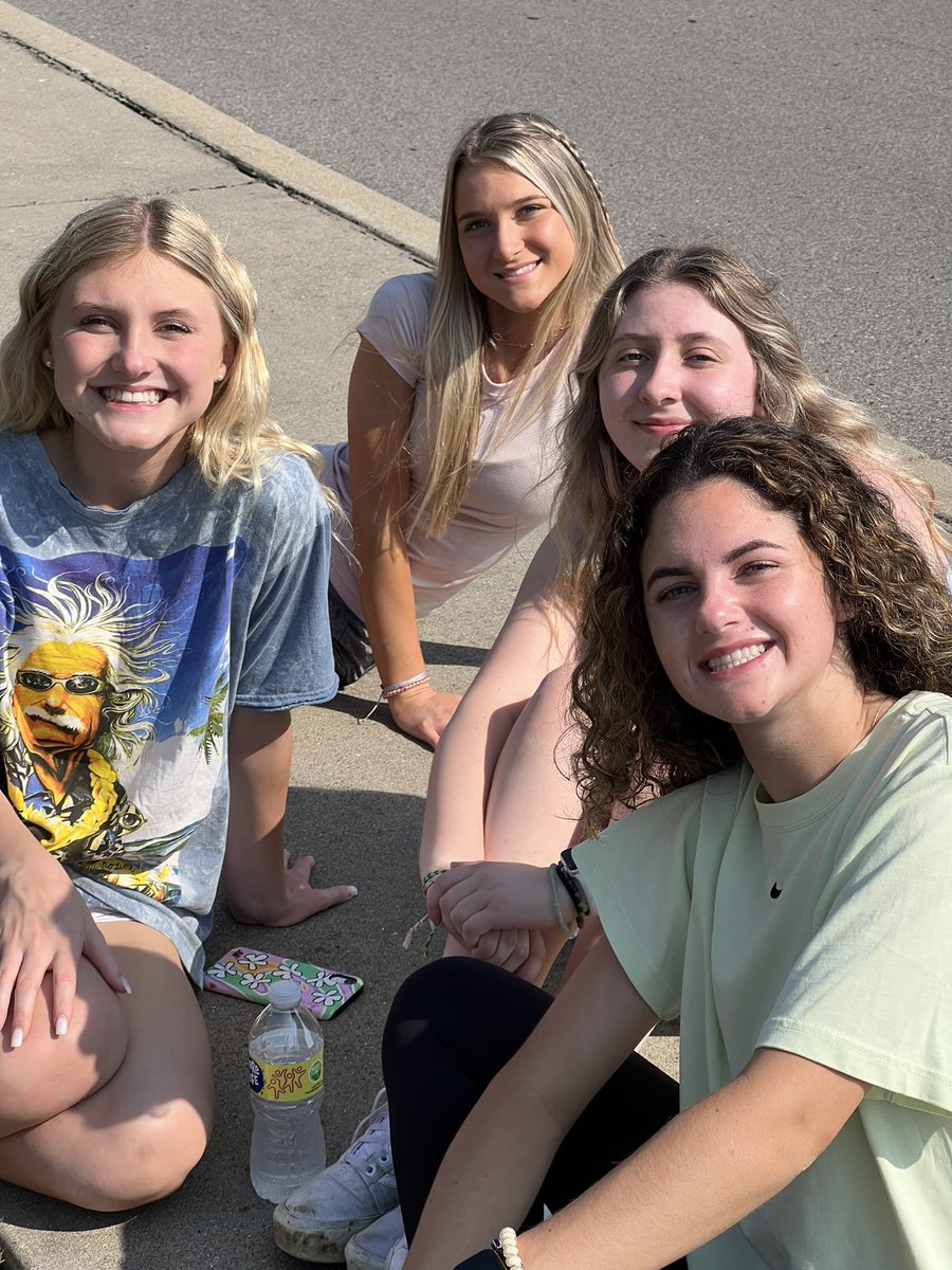 wcsNHSculinary's tweet photo. I’m going to miss these kiddos, especially those who are starting new chapters in life. They’ve allowed me to be a part of their lives for 3 or 4 years! We enjoyed reminiscing over s’mores outside today cooked in our homemade solar ovens! https://t.co/URpxq14Avy