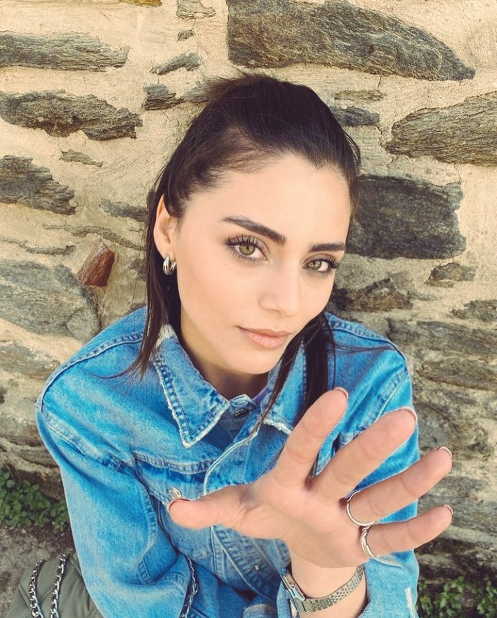 I know I'm beautiful😎😍
#SilaTürkoğlu 💫