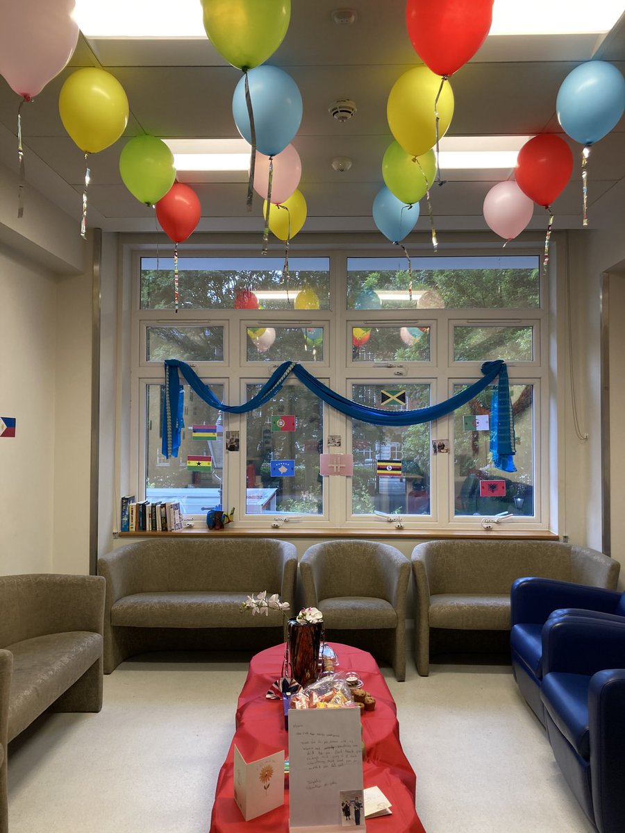 So much fun in decorating our ward for the special occasion today: Happy International nurses day to everyone!😊😎<a href="/Ladyanne_ward/">Lady Anne Allerton team @NHNN neurosurgery</a> <a href="/mayumi_rossi/">Mayumi Rossi</a> <a href="/lindaflynn51/">linda flynn 💙</a> <a href="/uclh/">UCLH</a> <a href="/bernardsunley/">NHNN_BernardSunley</a> @NHNNMollyLaneF1 <a href="/QSNeurosurgery/">Queen Square Neurosurgery</a>