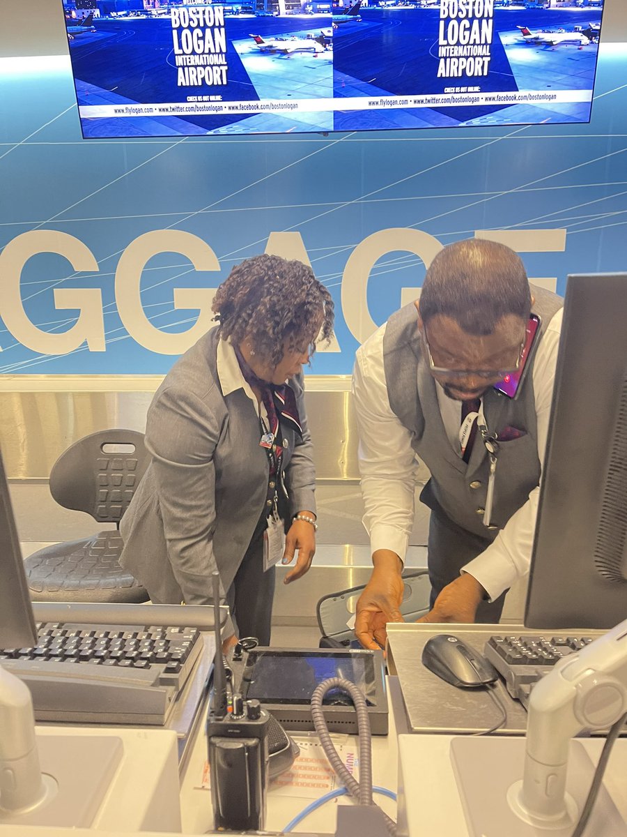 Messynessi_'s tweet photo. @Delta your employees at @BostonLogan  won’t help us. They wouldn’t even call security https://t.co/VFNRuPShKk