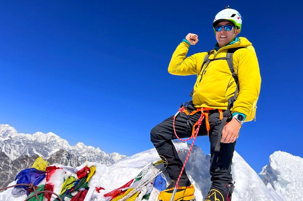 enter504's tweet photo. #Enter504Deportes Ronald Quintero es el primer y orgulloso hondureño en llegar a la cima del Monte Everest #Alpinista #OrgulloCatracho #monteeverest #DiarioDigital #Enter504HN #RonaldQuintero -----https://t.co/v1xK9WSjM7 https://t.co/LxBXfUp5N5