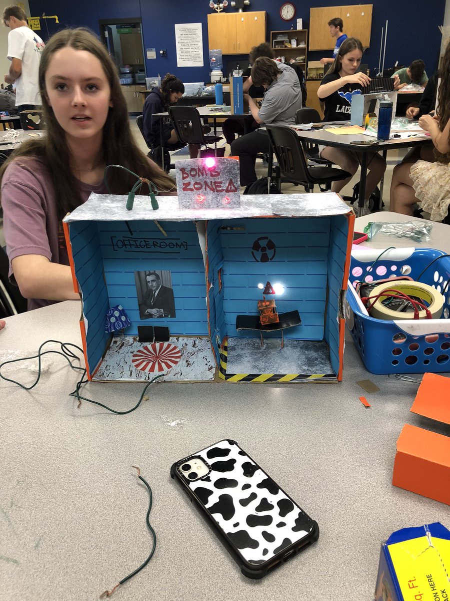 rclarkfhs's tweet photo. Successful Electric Houses in Physics! @scienceFHS https://t.co/sVHjT5rv0t