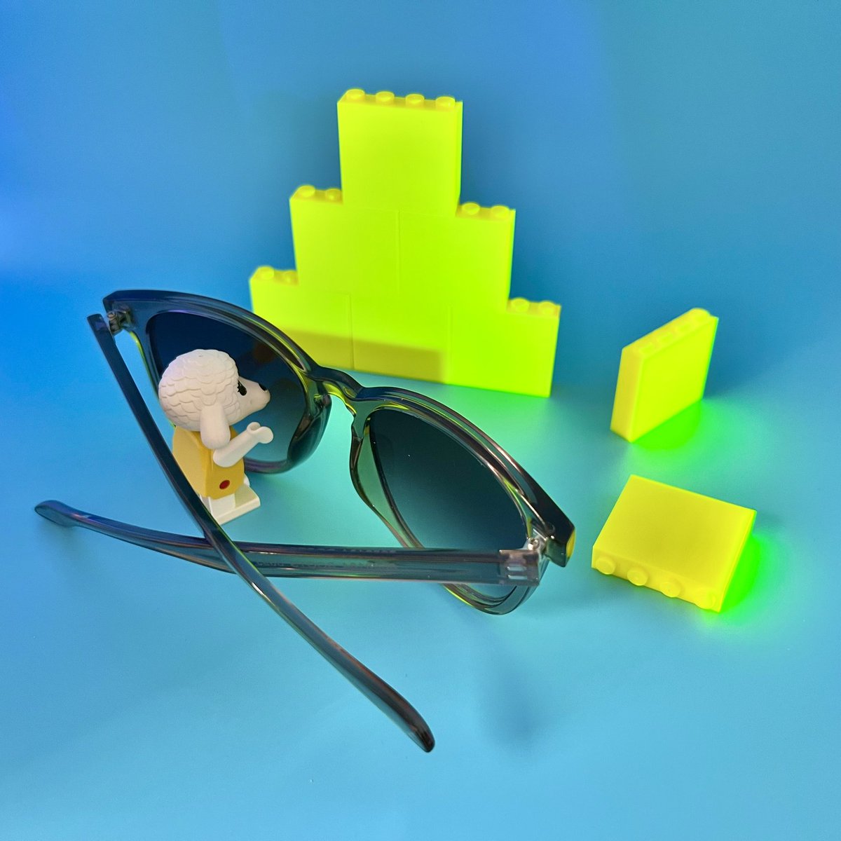 stubot's tweet photo. 😎 Bought some fun new #VibrantYellow bricks (1x4x3) from the #Edinburgh PAB wall yesterday. Plus misc. elements in less common hues (dark orange, medium nougat & sand blue).
#TartanLUG #LegoStoreEdinburgh #Lego #レゴ #Afol https://t.co/nkrGouW23U