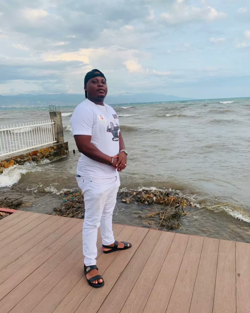 MutimaComedien's tweet photo. Niwatembera I Burundi Hama ntushike kuri @vanbeachresort_bujumbura 
Uzoba wihaye limite mubibanza vyiza biri mugihugu 🇧🇮
.
.
.
#wasiliburundi #Burundi #wasilimutse #equatoruniversity #channelE #radiofm #96.5mhz #burundionthemap #teammutima #mutimalecomedien #bujumbura #vanbeach https://t.co/ysSuW6pwtO